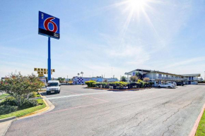 Motel 6-Laredo, TX - South